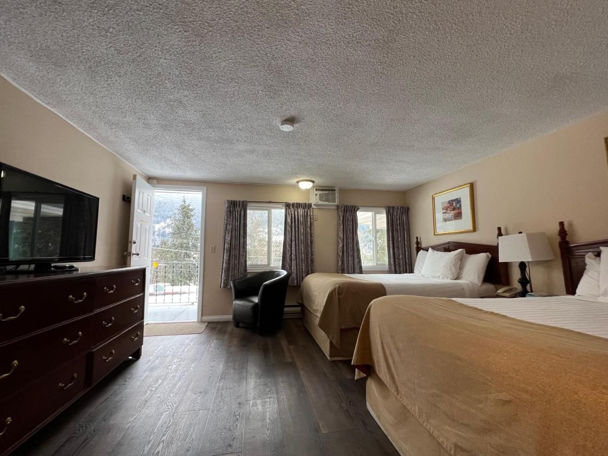 Double Room Two Double Beds